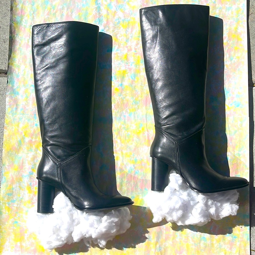 Brand is Zara they are brand new in great condition and they have the tag.